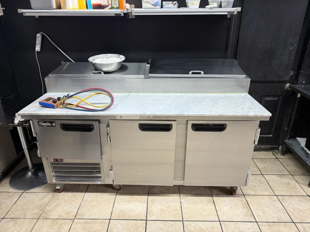 Leader pizza prep table