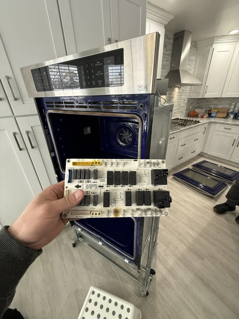 LG double wall oven: Control board with a burnt relay